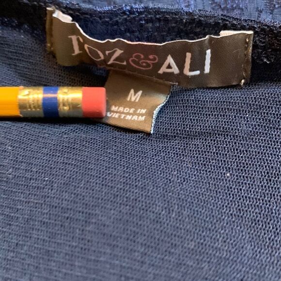 Roz & Ali Navy  lace cami tank top +lace straps + lightly lined + sz med - Picture 6 of 7